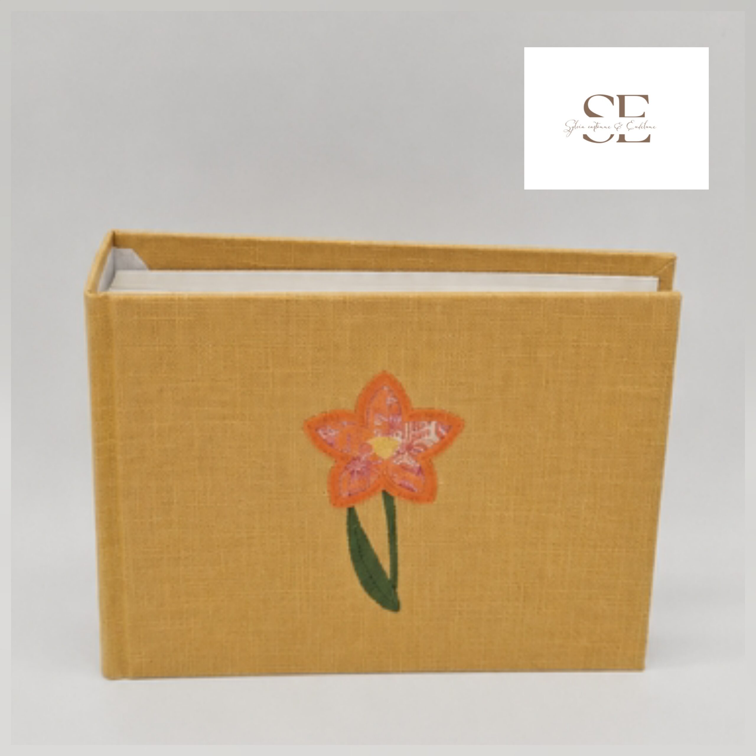 Mini album brodé Fleur