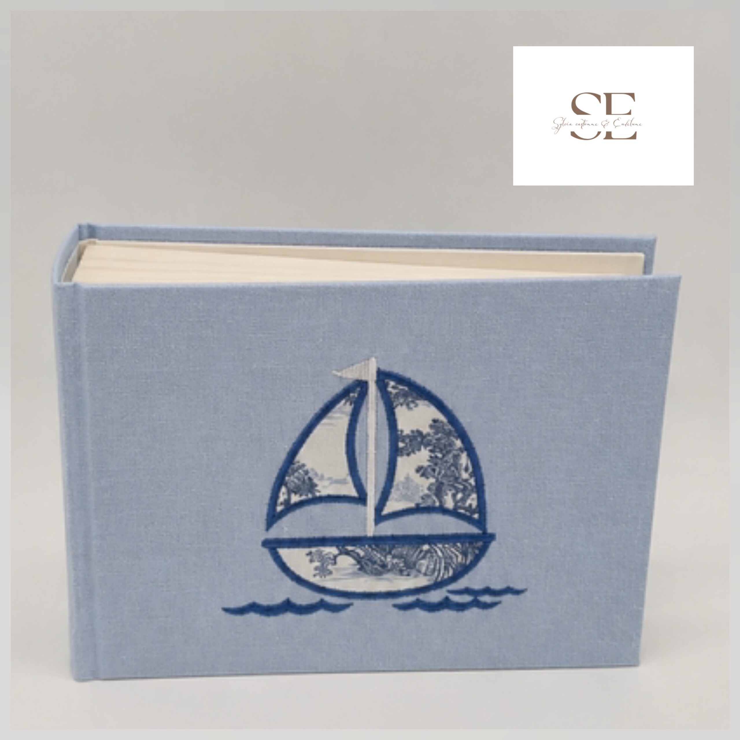 Mini album brodé Voilier